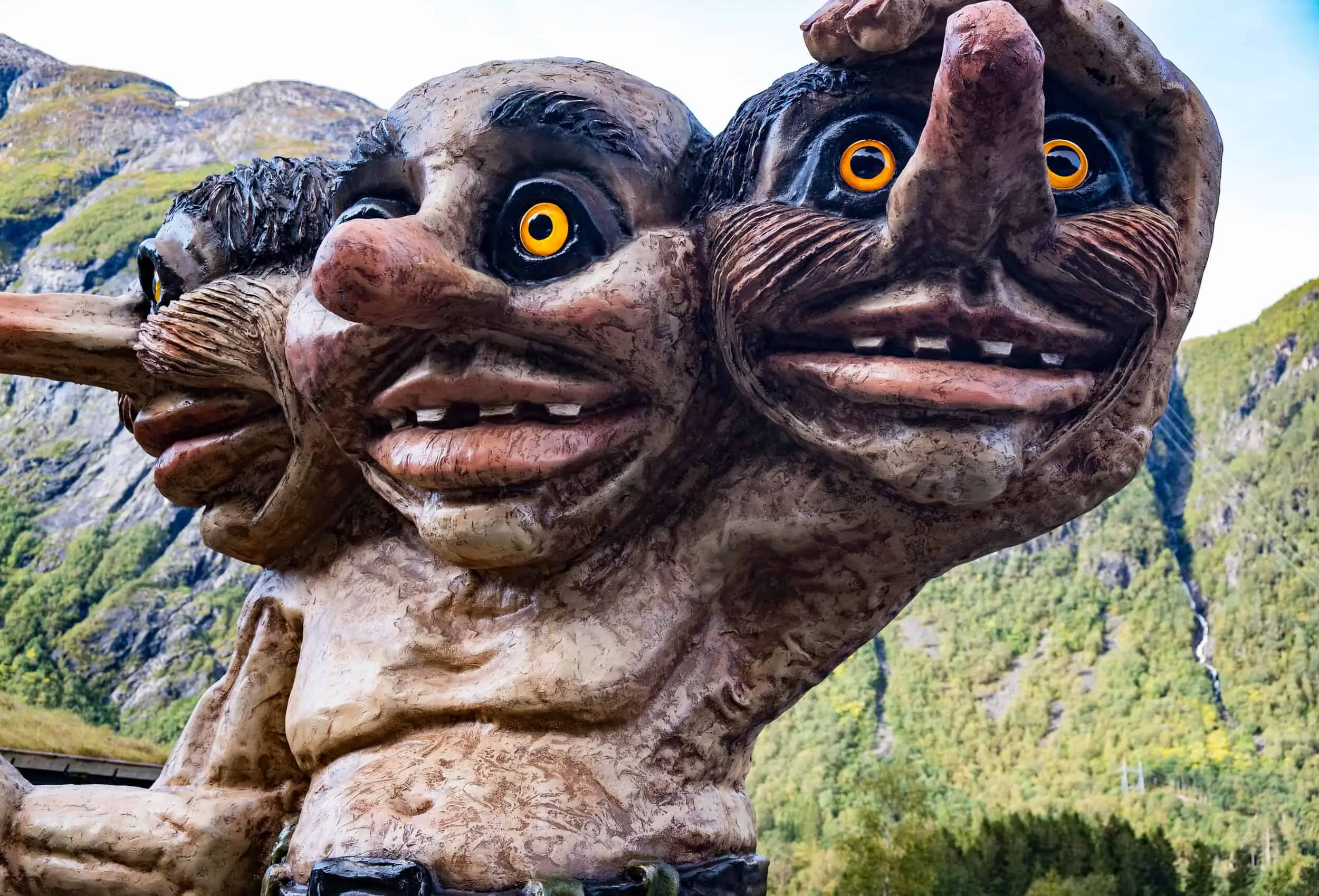 巨魔史提根开头的一个三头巨魔